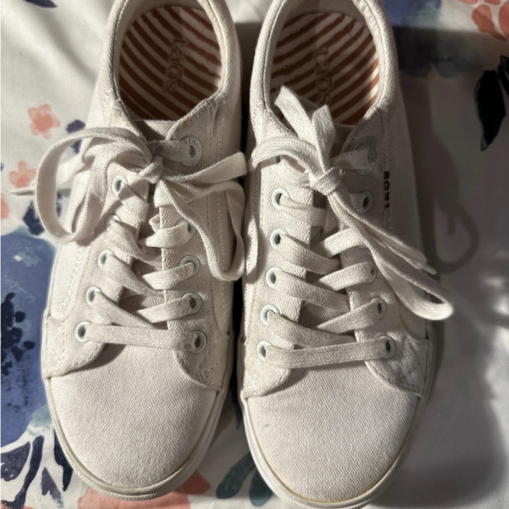 Taos Footwear White Canvas Lace-Up Sneakers